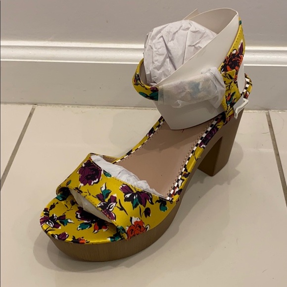 Betsey Johnson Heel - Picture 3 of 3